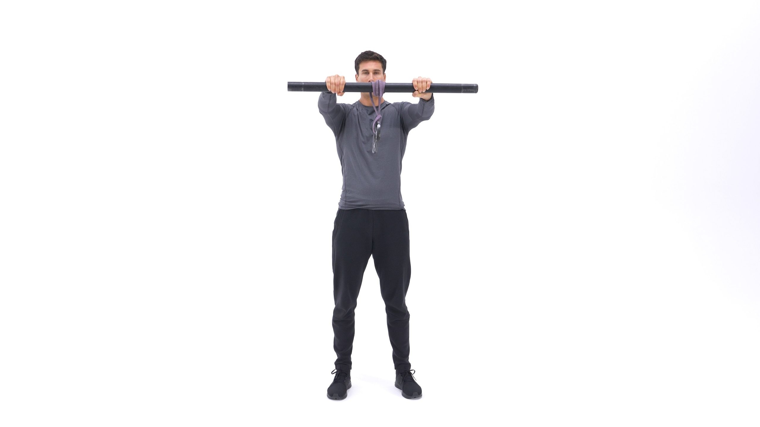 تصویر انتهای حرکت چرخش میله با مچ در حالت ایستاده، نشان‌دهنده‌ی وضعیت چرخاندن مچ و بالا آمدن وزنه.